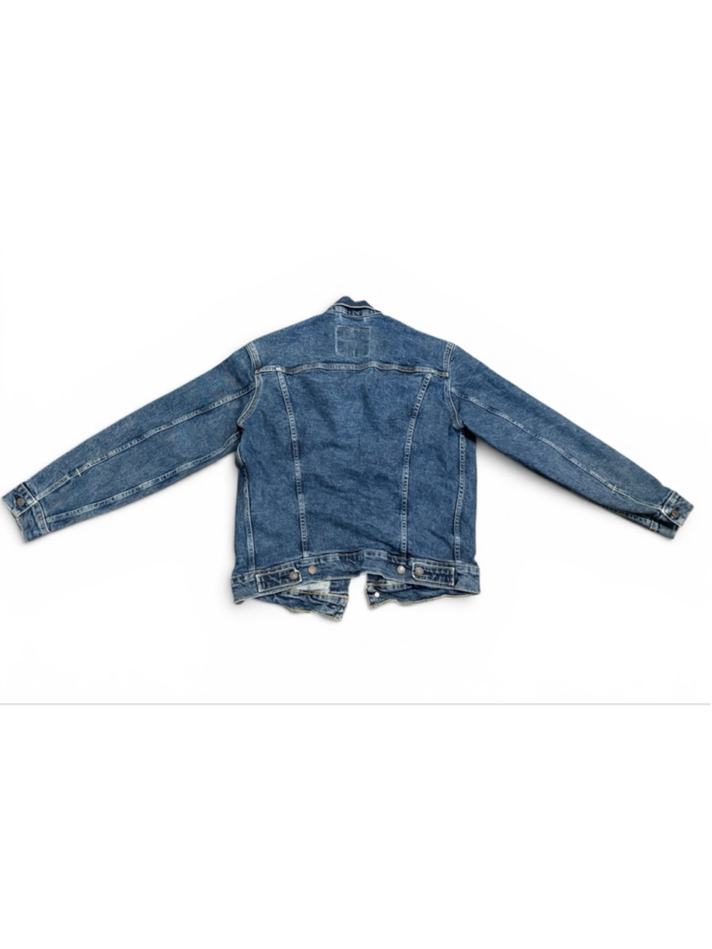 Levi’s Women’s Denim Trucker Jacket Medium Blue Button Front Classic Jean Jacket - Picture 4 of 6